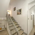 Cozy Downtown 4*