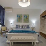 Cozy Downtown 4*