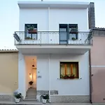 בית הארחה Cozy Downtown 4*