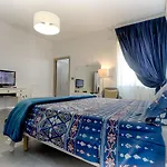 Cozy Downtown בית הארחה