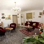 Cozy Downtown בית הארחה