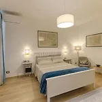 בית הארחה Cozy Downtown 4*