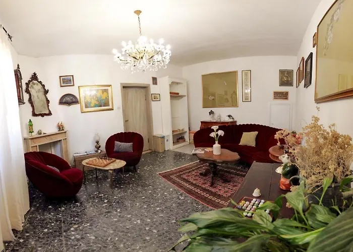 Cozy Downtown Πανσιόν